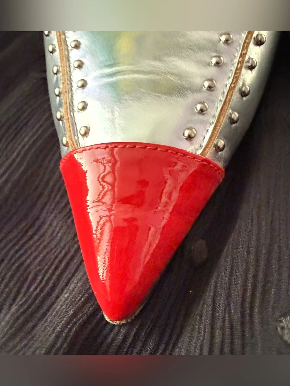 Kate Spade Silver Embossed Flames Heels Size 7.5